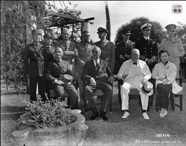  1943年，罗斯福，丘吉尔，蒋介石在埃及开罗召开会议