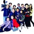 《第10放映室》团队大合照：左一拿摄影机者为张小北、后排中间白发者为龙斌，中间端坐戴眼镜者为制片人屠小文。最前排红衣女为编导贾樨。图片拍摄于今年3月底。