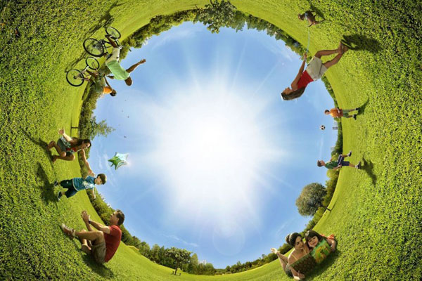 Sphere-Panorama-Family-In-The-Park-485x728