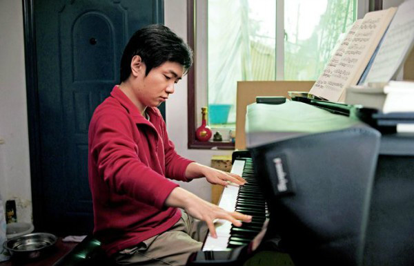 2005年回国之后，沈文裕在北京大兴区一个3层独栋的地下室里，一个人弹着他价值126万元的斯坦威钢琴。