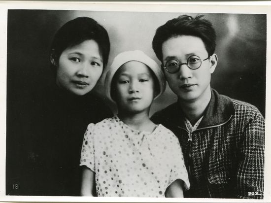 1929年，瞿秋白、杨之华与瞿独伊在莫斯科