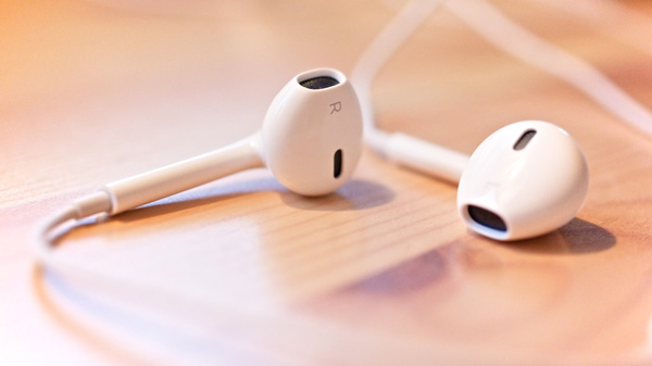 Apple-2012-New-Earphone-EarPods_1757