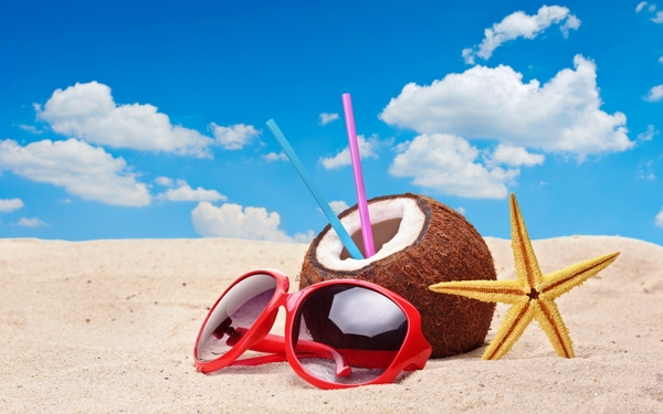 sand sunglasses straws starfish coconut blue skies beaches_www.wall321.com_3