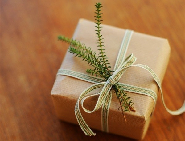 你女朋友一定很有钱吧,不然怎么从没见你送过